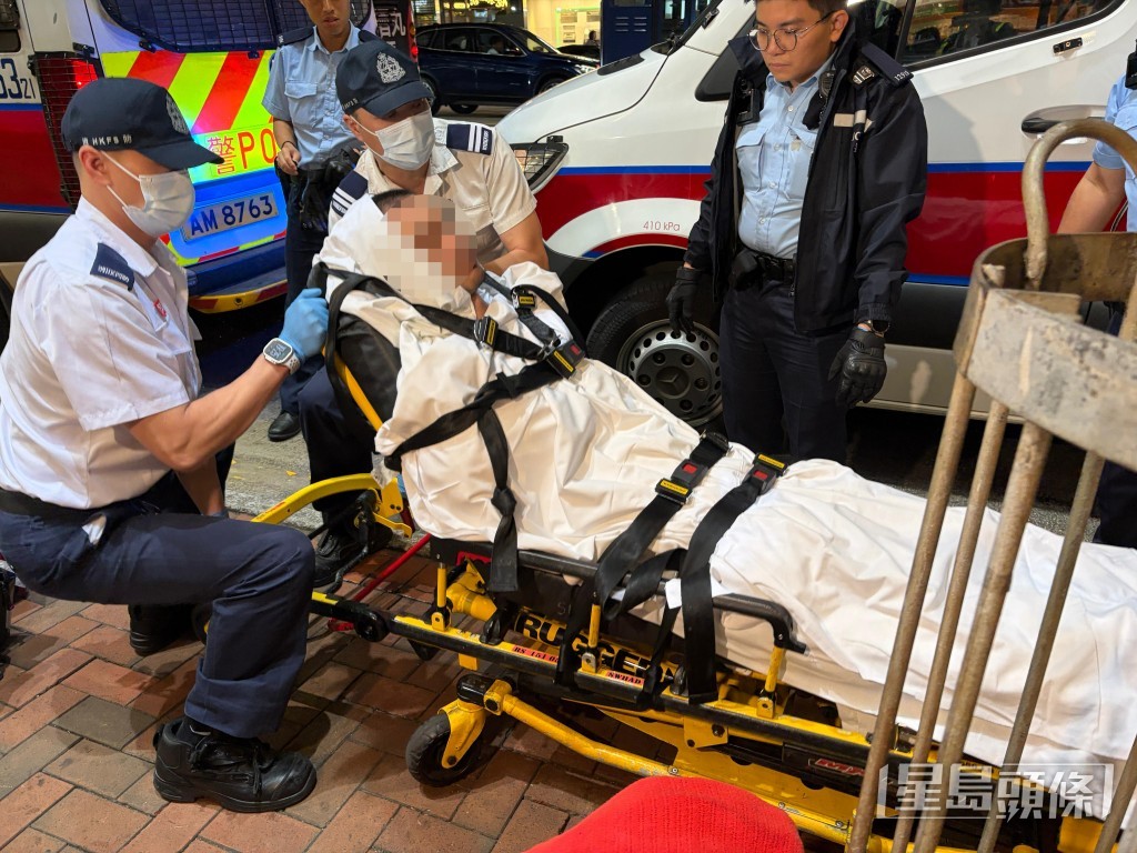 疑犯被五花大綁送院。 疑犯被五花大綁送院。