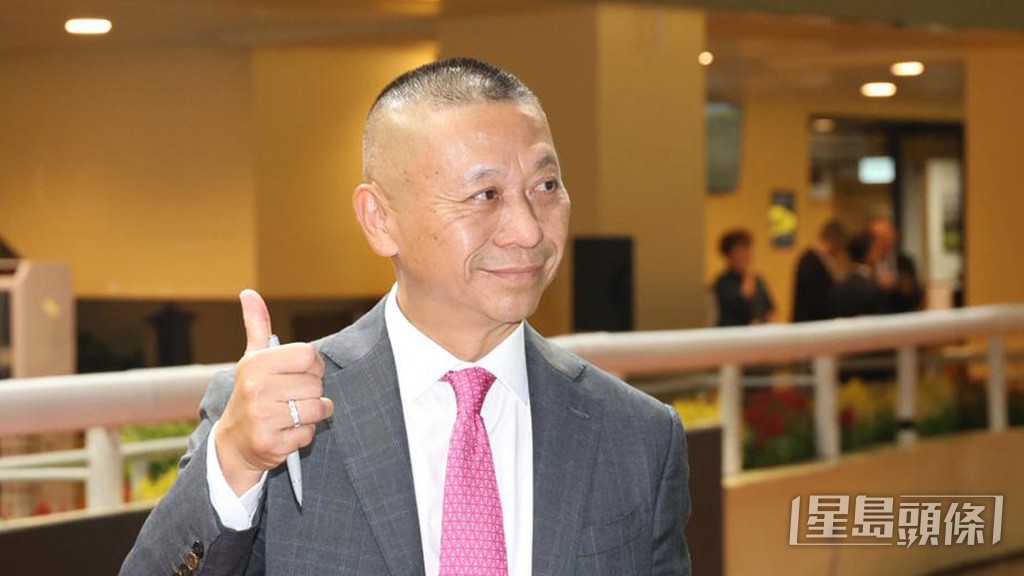 今朝「海钻石」出跳沈集成不止跟到实,甚至罕见落埋手拖马。 今朝「海钻石」出跳沈集成不止跟到实,甚至罕见落埋手拖马。