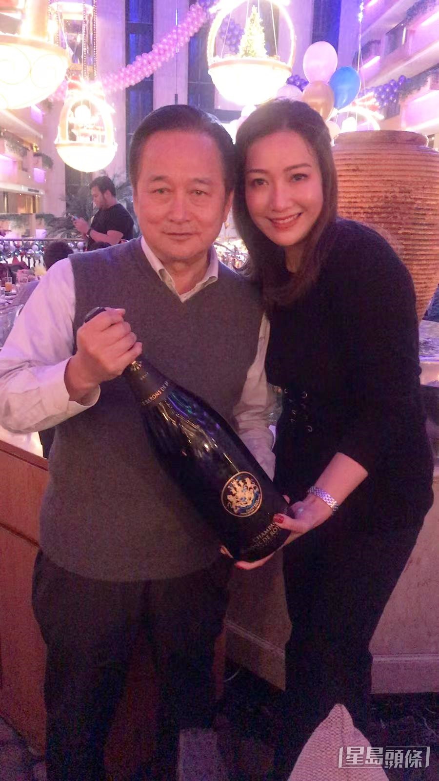 馬主曾炳威和其女兒曾向欣。 馬主曾炳威和其女兒曾向欣。