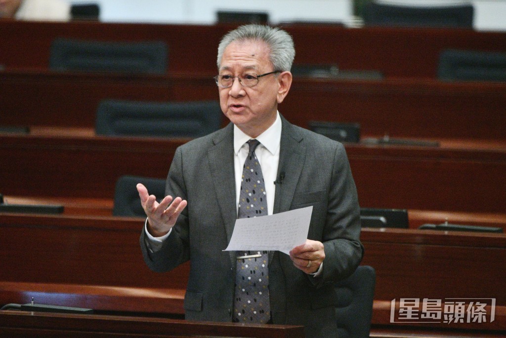 易志明問及政府有何方法加快尋找地方,供業界存放環保斗。資料圖片 易志明問及政府有何方法加快尋找地方,供業界存放環保斗。資料圖片