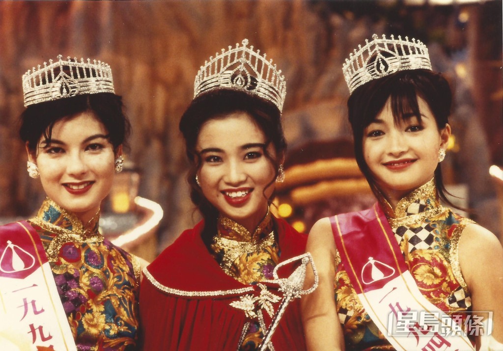 1994年香港小姐冠軍譚小環（中）、 亞軍活麗明（右）及季軍李綺虹。