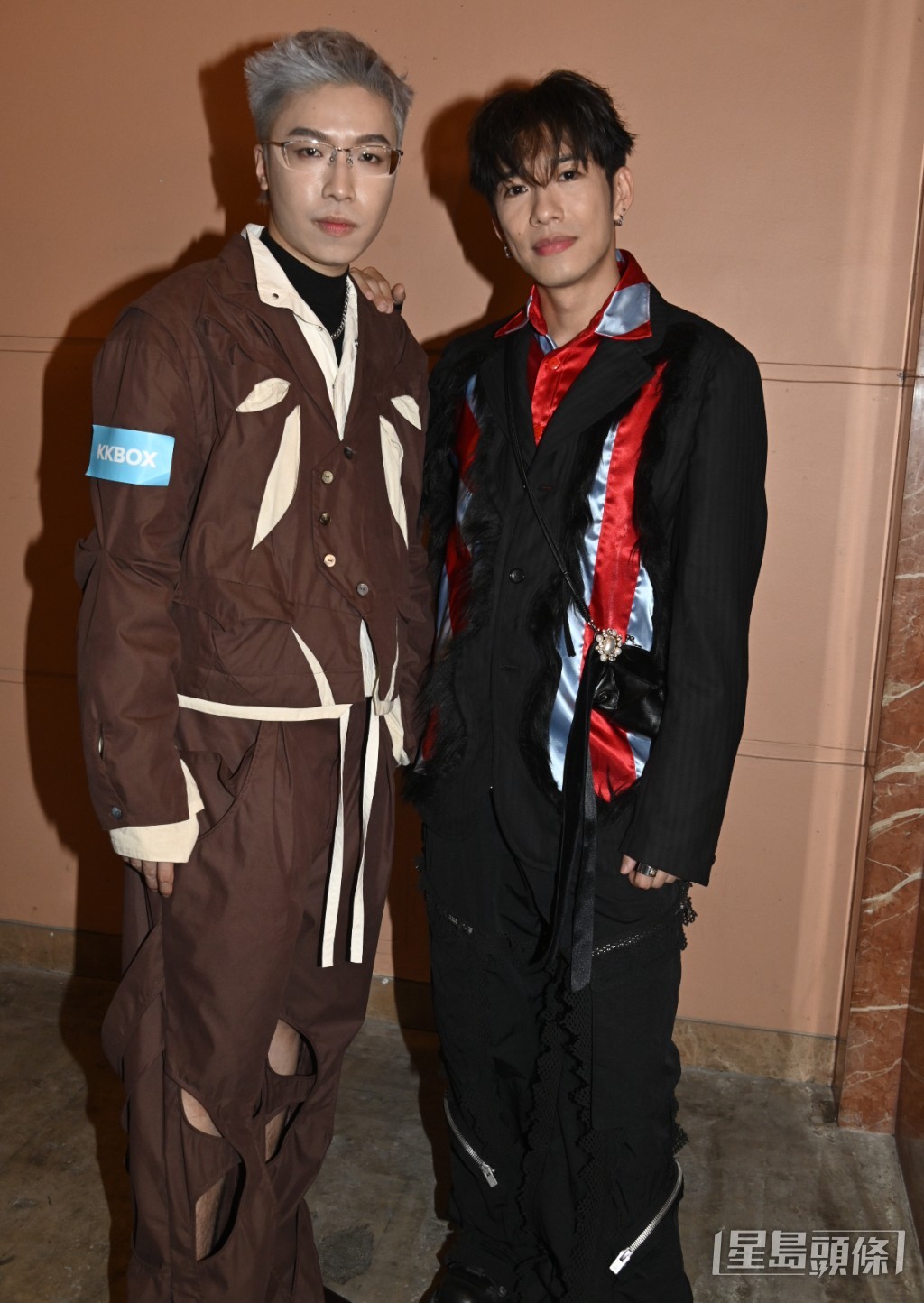 洪嘉豪(右)表示英格兰今届“好齐脚”。 洪嘉豪(右)表示英格兰今届“好齐脚”。