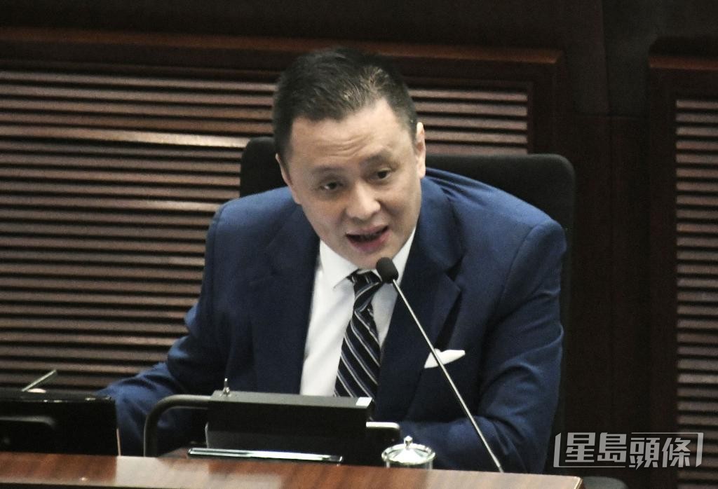 教育界立法會議員鄧飛表示,如何使用MDM屬於「校本處理」。 教育界立法會議員鄧飛表示,如何使用MDM屬於「校本處理」。