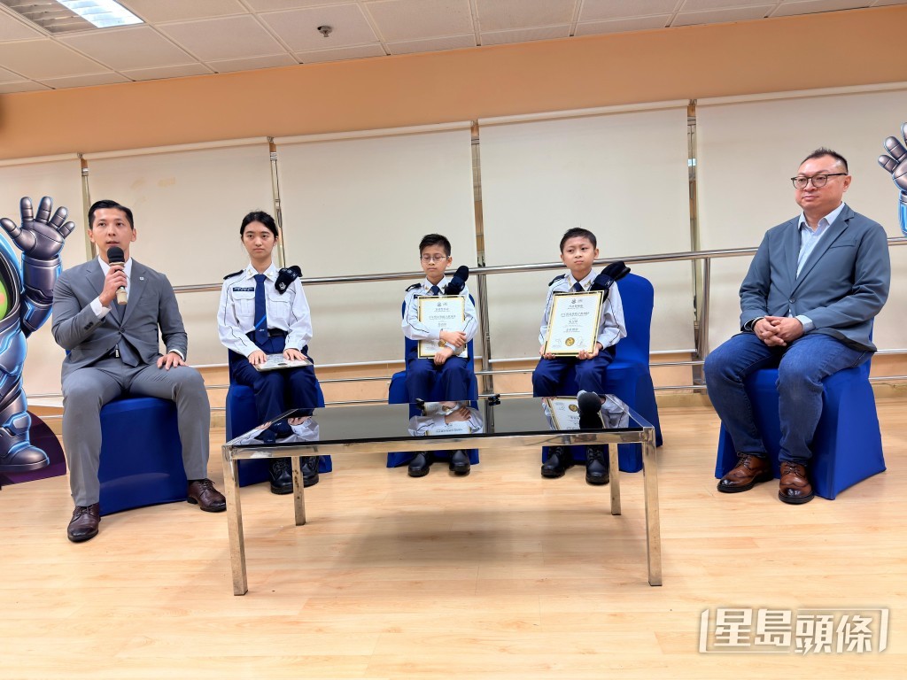 三位金星章得獎者接受訪問。梁國峰攝