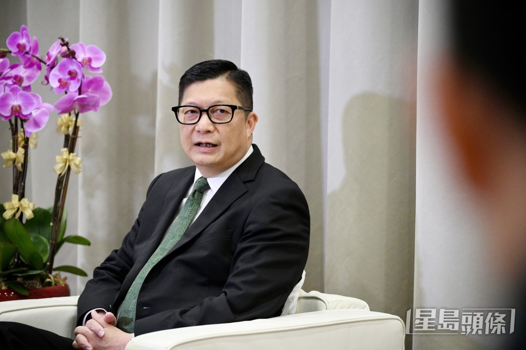 邓指“日后配件或零部件可能不提供，制裁时不提供，可能对执行职务有影响，从而可能影响国家或香港安全”。苏正谦摄
