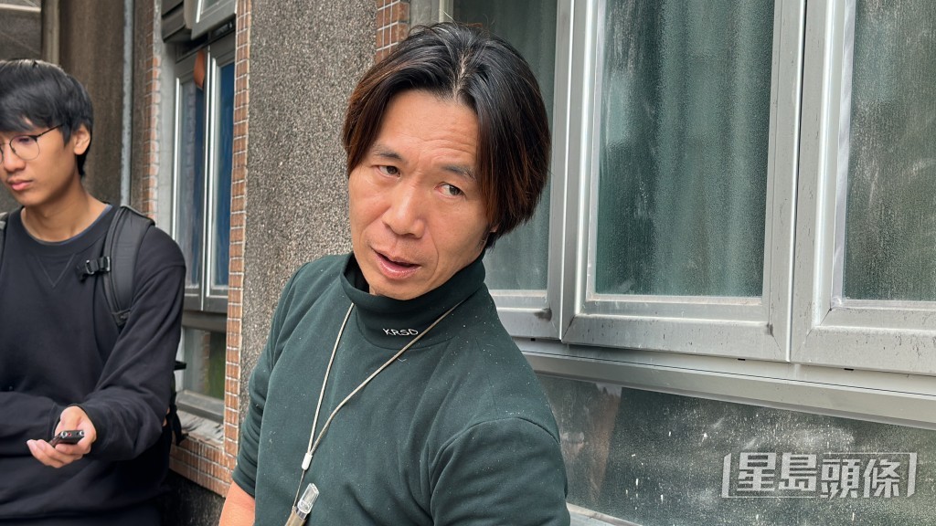 報案人鄭先生親述發現屍體經過。梁國峰攝
