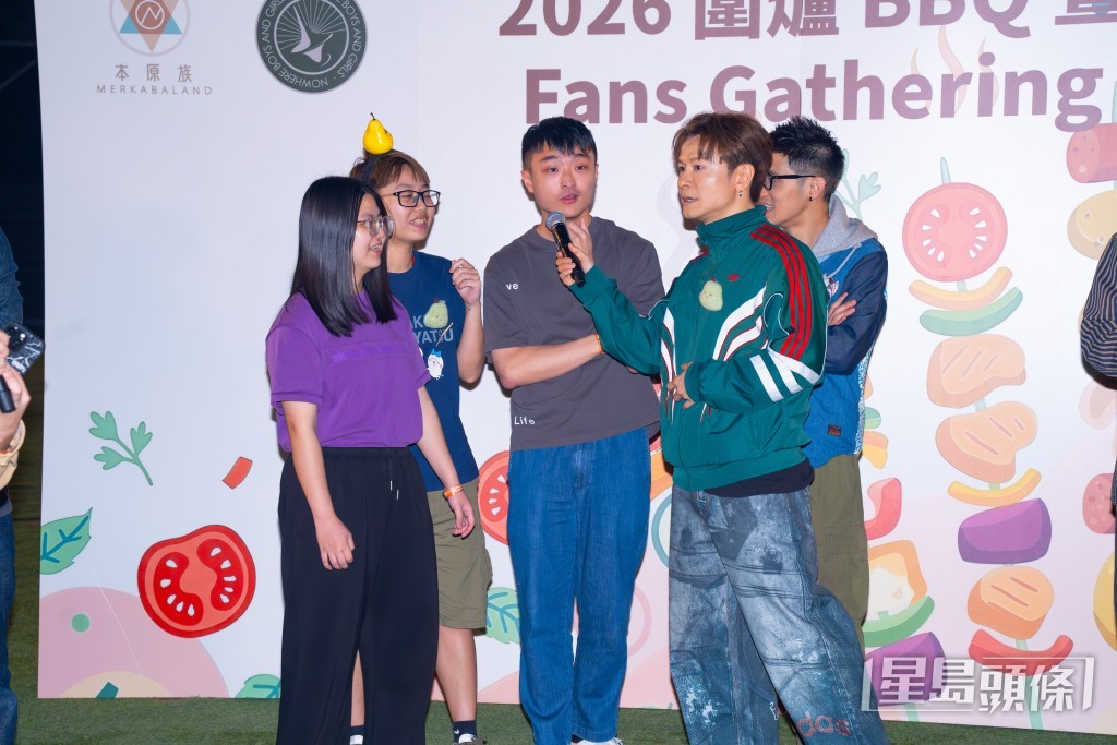 和fans近距離接觸。