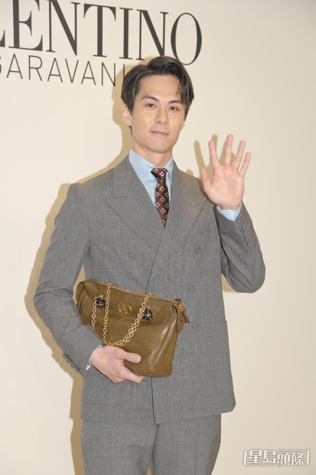 而家变身型男。
