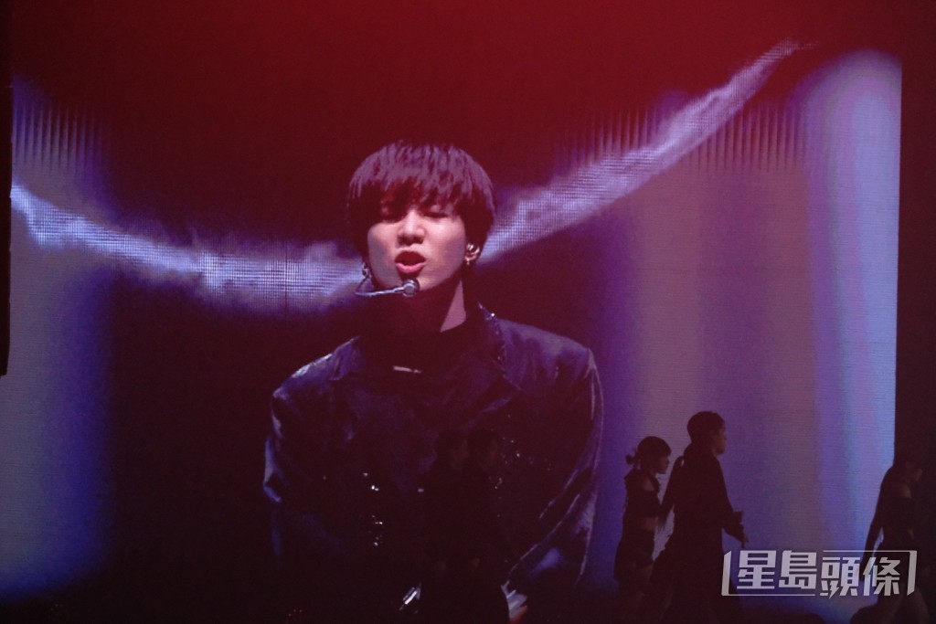SHINee泰民十分落力演出。