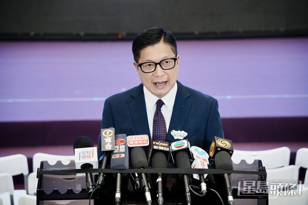 鄧炳強強調,呼籲他人投白票或不投票,不單有機會違反選舉及舞弊條例,亦或違反國安法。 鄧炳強強調,呼籲他人投白票或不投票,不單有機會違反選舉及舞弊條例,亦或違反國安法。