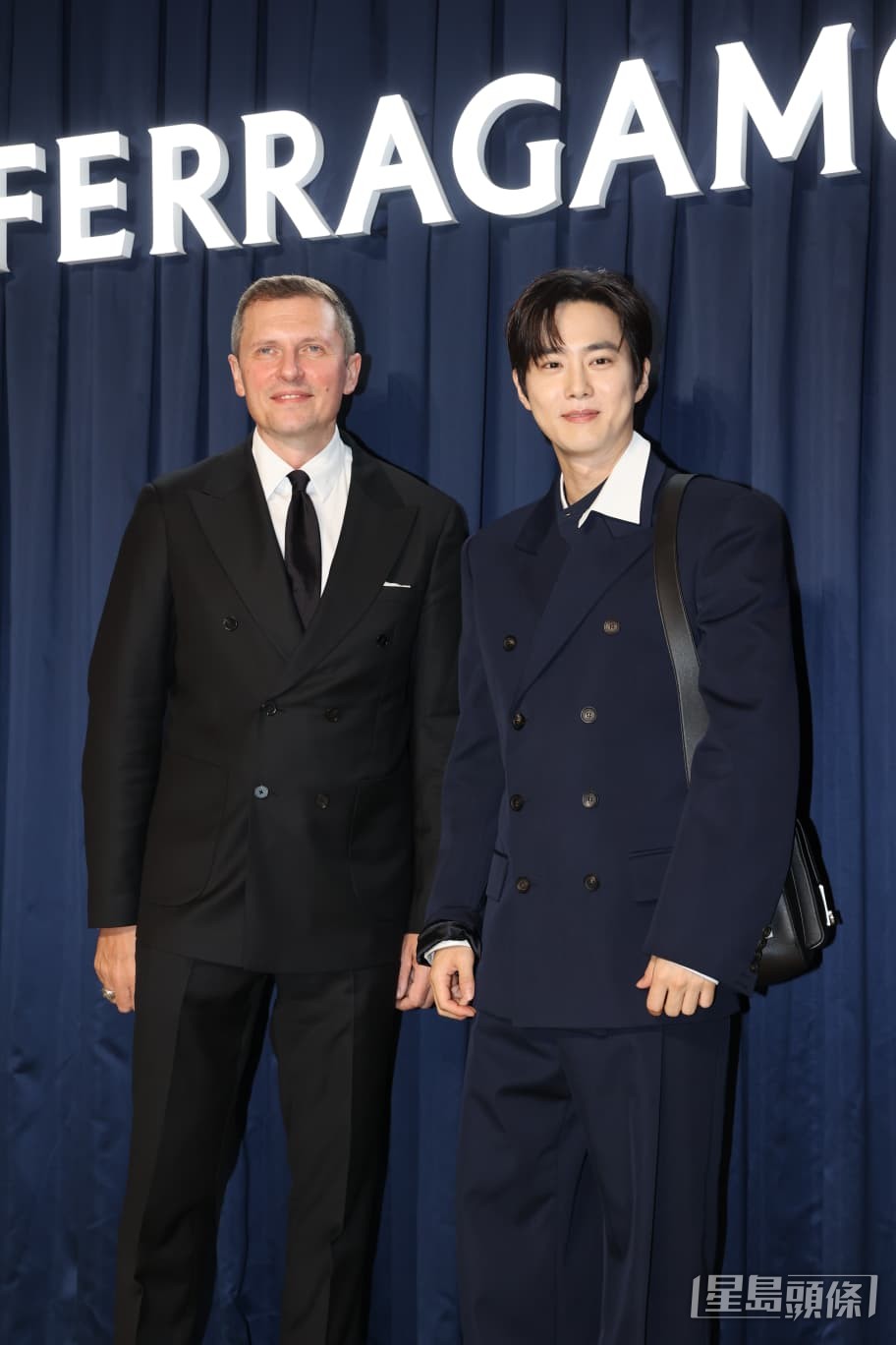 金俊勉介紹西裝是以水手服做靈感。