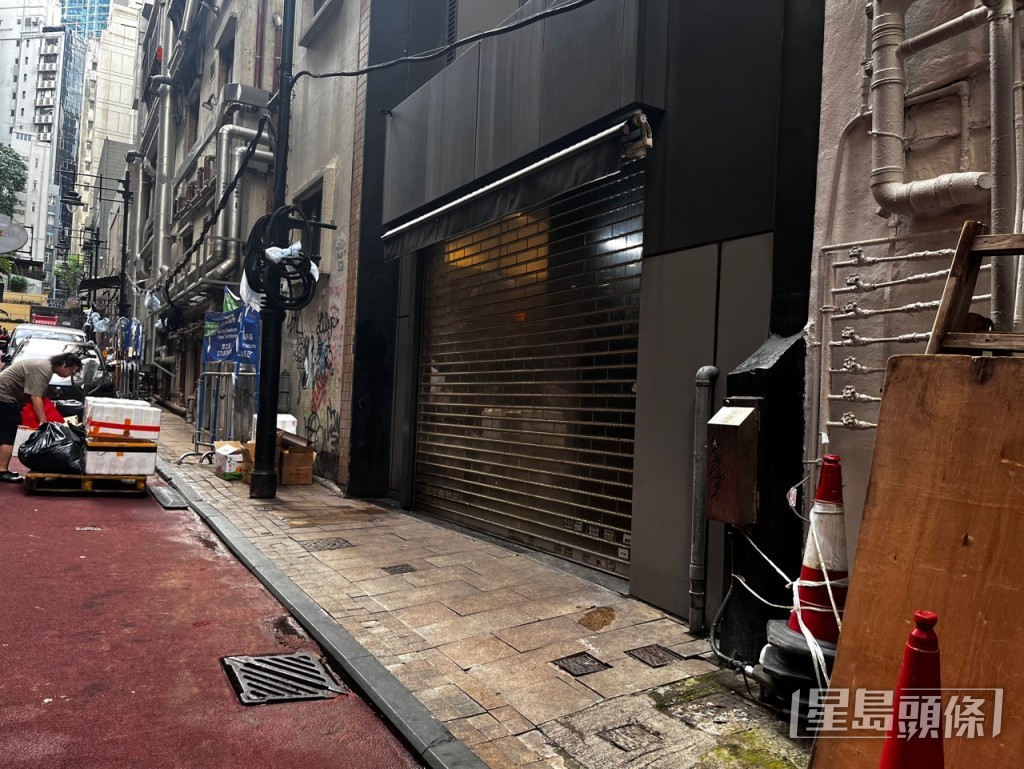 中环兰桂坊部分店舖已倒闭。李健威摄