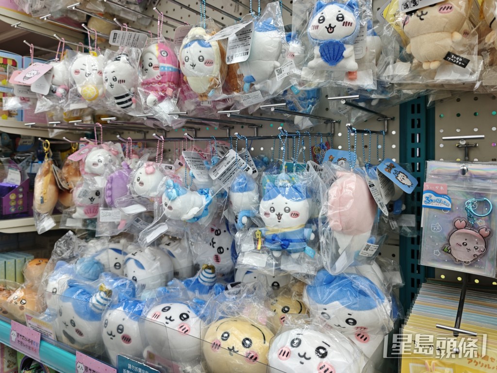 店方指Chiikawa對生意幫助很大,坦言「如果冇Chiikawa,我哋每間舖都應該靜過太空」。 店方指Chiikawa對生意幫助很大,坦言「如果冇Chiikawa,我哋每間舖都應該靜過太空」。