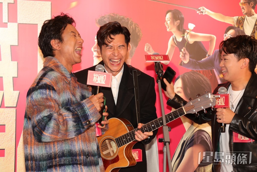 陳家樂與朱栢康及岑珈其表演三人在戲中所作的歌曲。