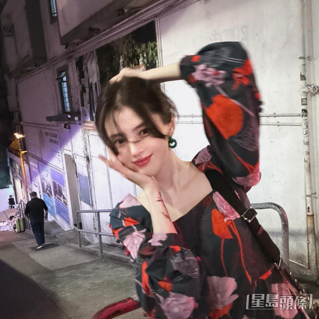 佢最鍾意行SOHO