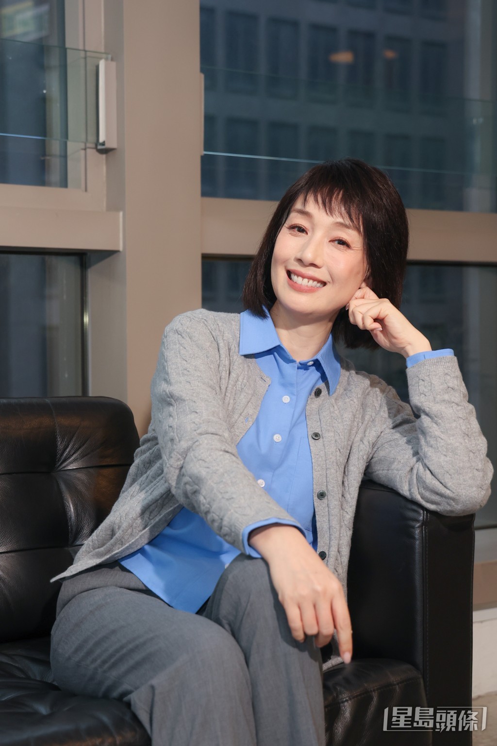 她笑言生得樣衰。