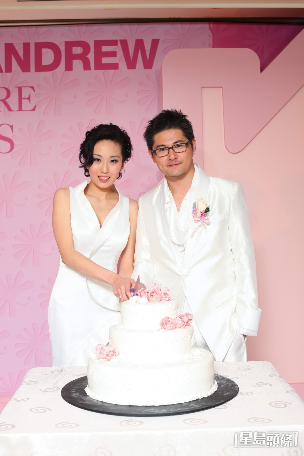 谷祖琳于于2010年与拍拖未够一年，从事香水代理生意，身家逾亿的澳洲大学同学刘颖恒闪婚。