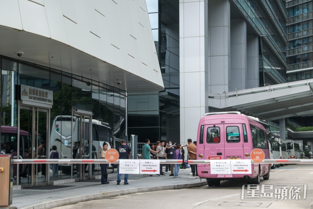 如報名人數超出場地上限,將以抽籤方式編配業主的與會地點。 如報名人數超出場地上限,將以抽籤方式編配業主的與會地點。