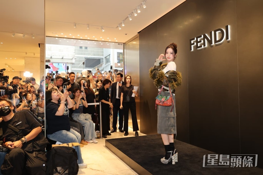 申有娜成為焦點所在。