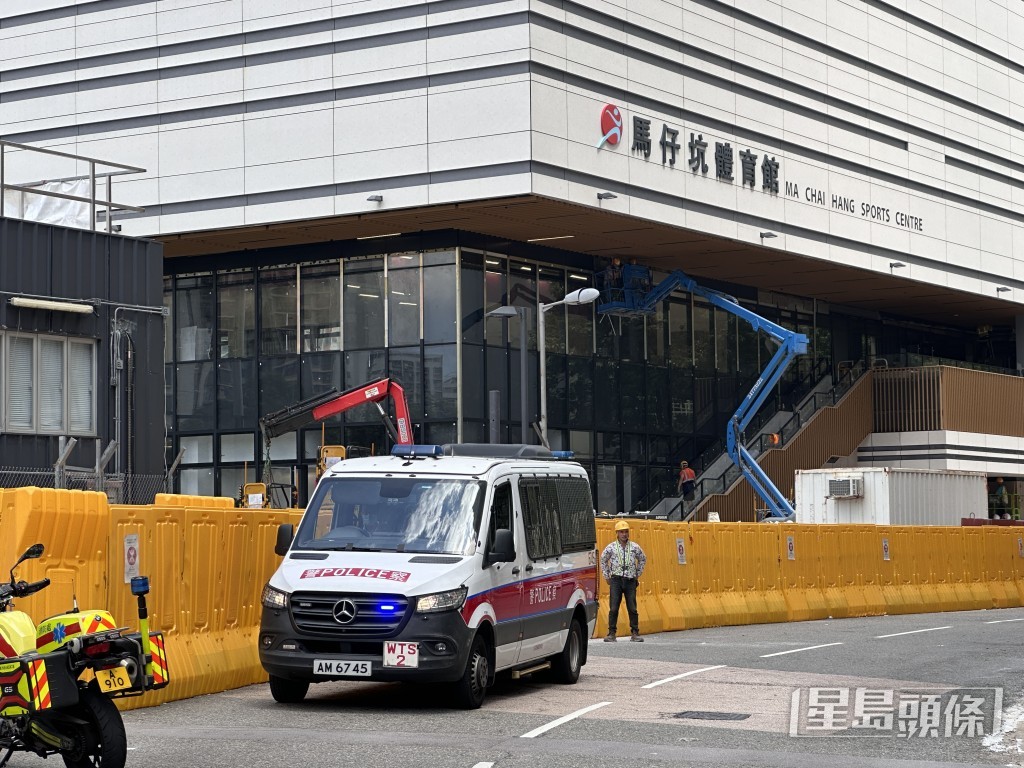 事發天橋是連接摩士公園泳池及馬仔坑道遊樂場。 事發天橋是連接摩士公園泳池及馬仔坑道遊樂場。