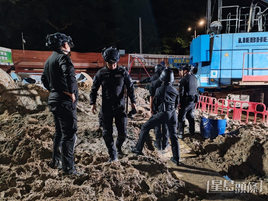 人員用了9個多小時完成拆彈程序。 人員用了9個多小時完成拆彈程序。