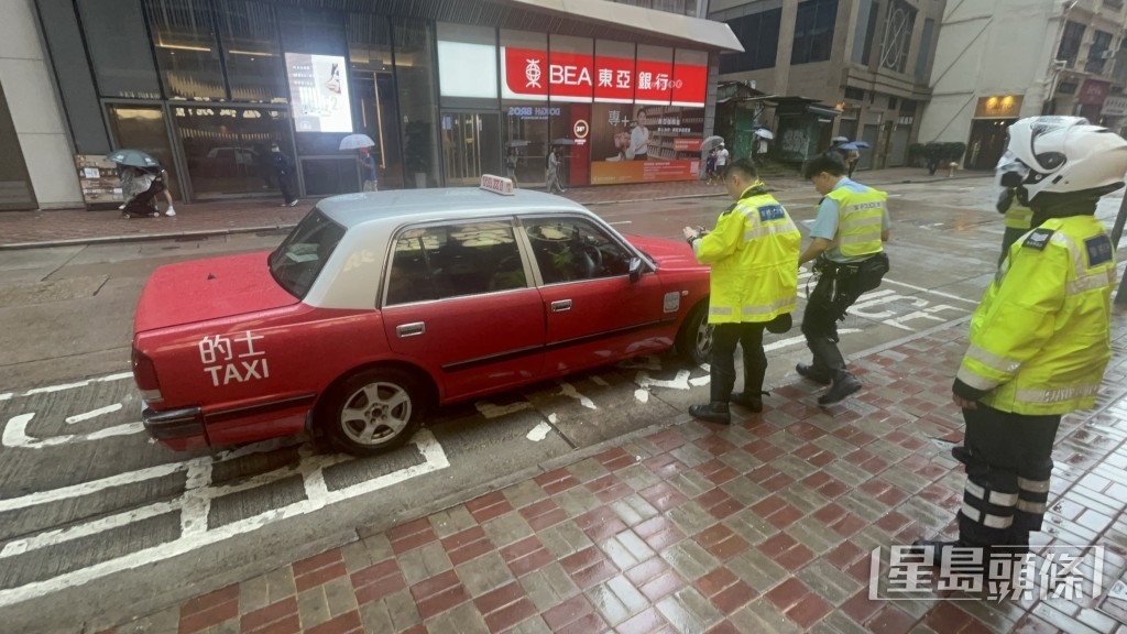 警員到場調查。楊偉亨攝