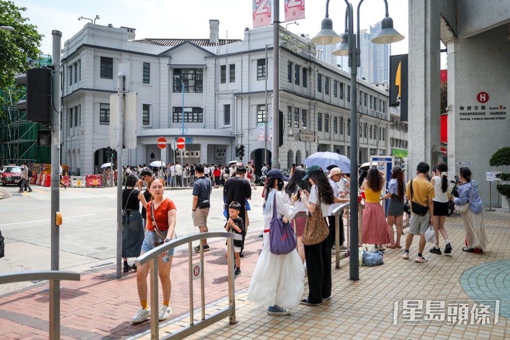 4月份內地旅客為2,813,526人次。資料圖片 4月份內地旅客為2,813,526人次。資料圖片