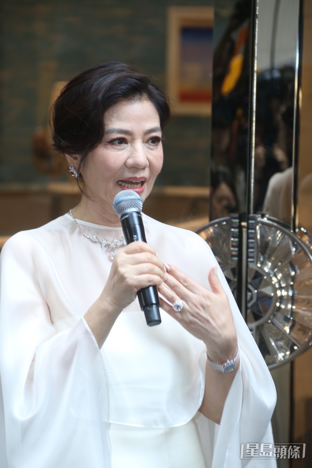 鍾楚紅分享了她的時尚混搭秘訣。