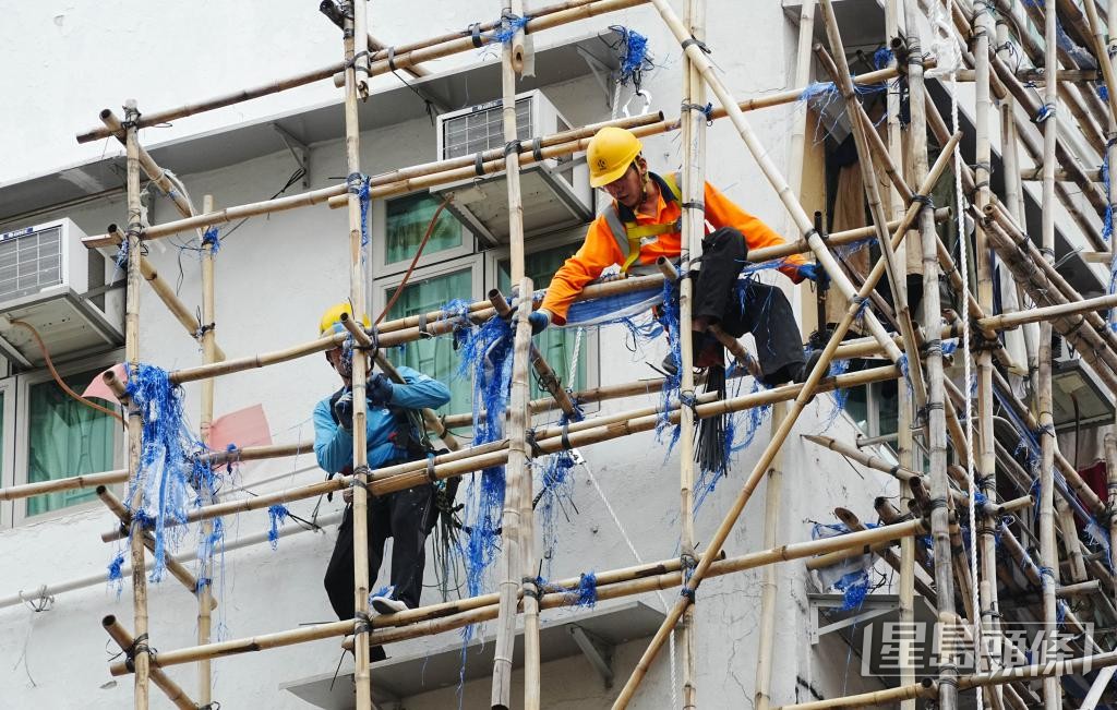 前急症室醫生李福基指出，地盤較常見意外包括高處墮下、被雜物絆倒跌傷及撞傷頭部等。