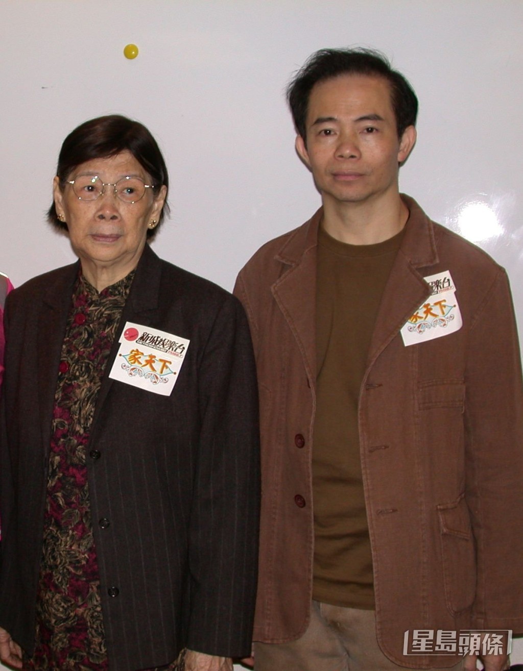 潘小文指梅媽(左)晚年變得可愛、慈祥且和善:「嗰個人冇喺佢身邊之後,我見到Auntie有好大嘅進步。」 潘小文指梅媽(左)晚年變得可愛、慈祥且和善:「嗰個人冇喺佢身邊之後,我見到Auntie有好大嘅進步。」
