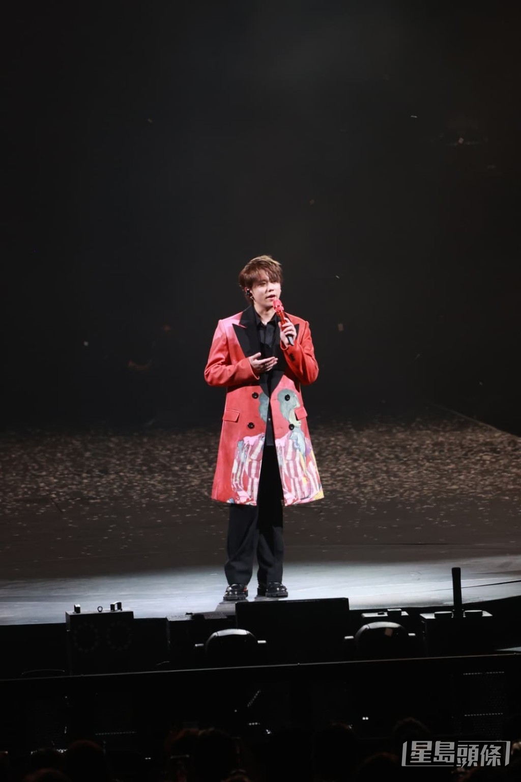 他指今次是巡迴演唱會最後一站,自己也有不捨。 他指今次是巡迴演唱會最後一站,自己也有不捨。
