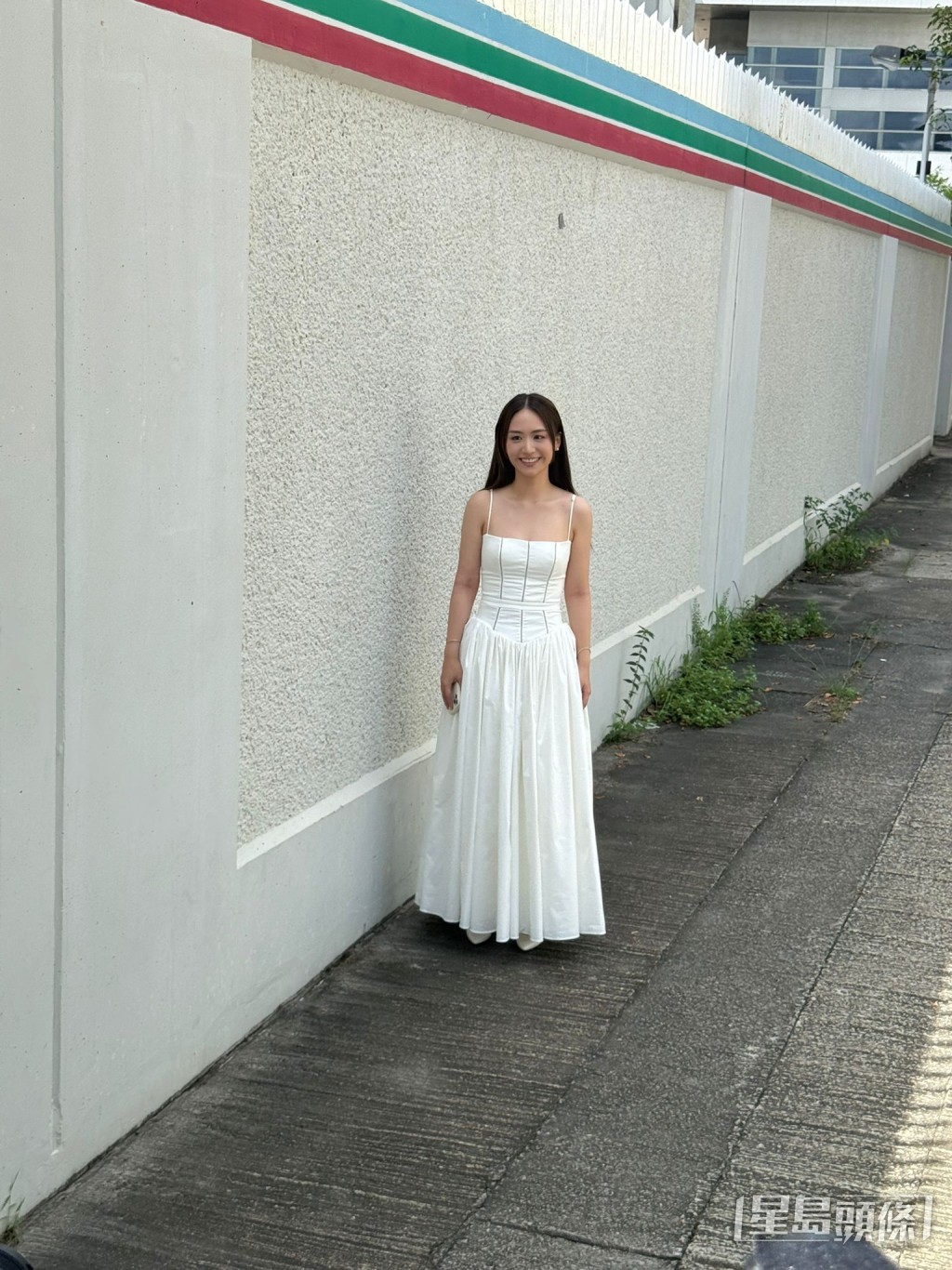 莊雅婷到時指有一班朋友陪她來面試。 莊雅婷到時指有一班朋友陪她來面試。