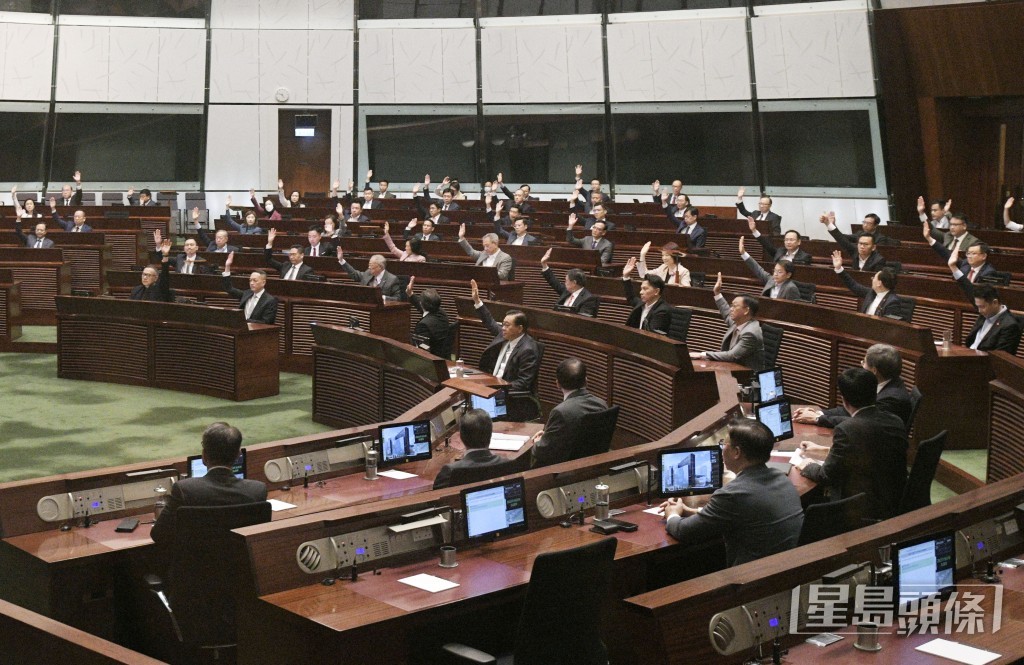 譚耀宗指議員積極態度可給行政機關壓力,明言立法會並非橡皮圖章。資料圖片 譚耀宗指議員積極態度可給行政機關壓力,明言立法會並非橡皮圖章。資料圖片