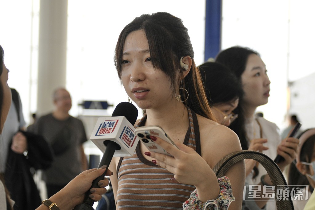 来自深圳的贺小姐表示,本次主要是经香港转机泰国。陈浩元摄 来自深圳的贺小姐表示,本次主要是经香港转机泰国。陈浩元摄