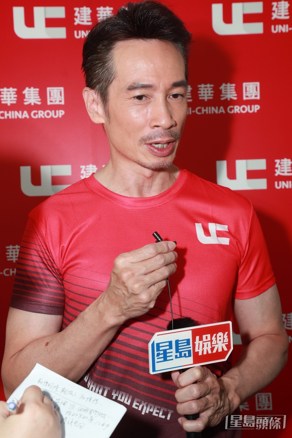 陳豪指仔女忙過自己。