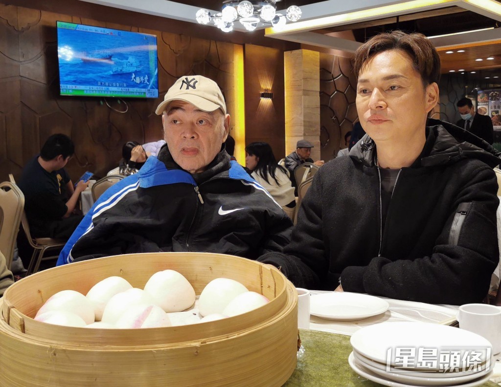 張偉文由老人院出來慶生。 張偉文由老人院出來慶生。