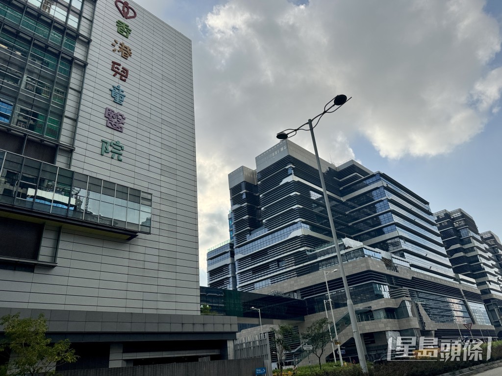 啟德醫院毗鄰香港兒童醫院。 啟德醫院毗鄰香港兒童醫院。