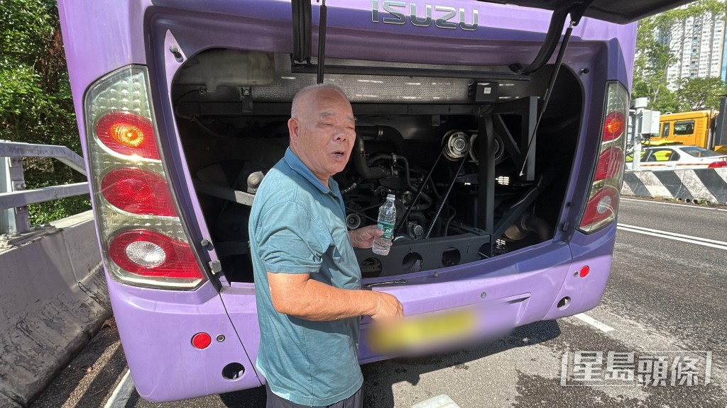 旅巴司機楊先生指當時車上無乘客。