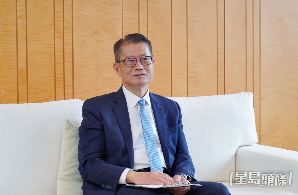陳茂波指本港借貸比率極低。 陳茂波指本港借貸比率極低。