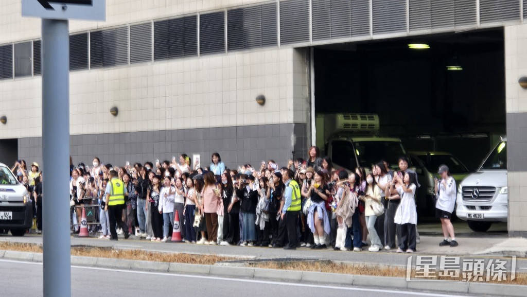 近200位鐵粉接機。 近200位鐵粉接機。