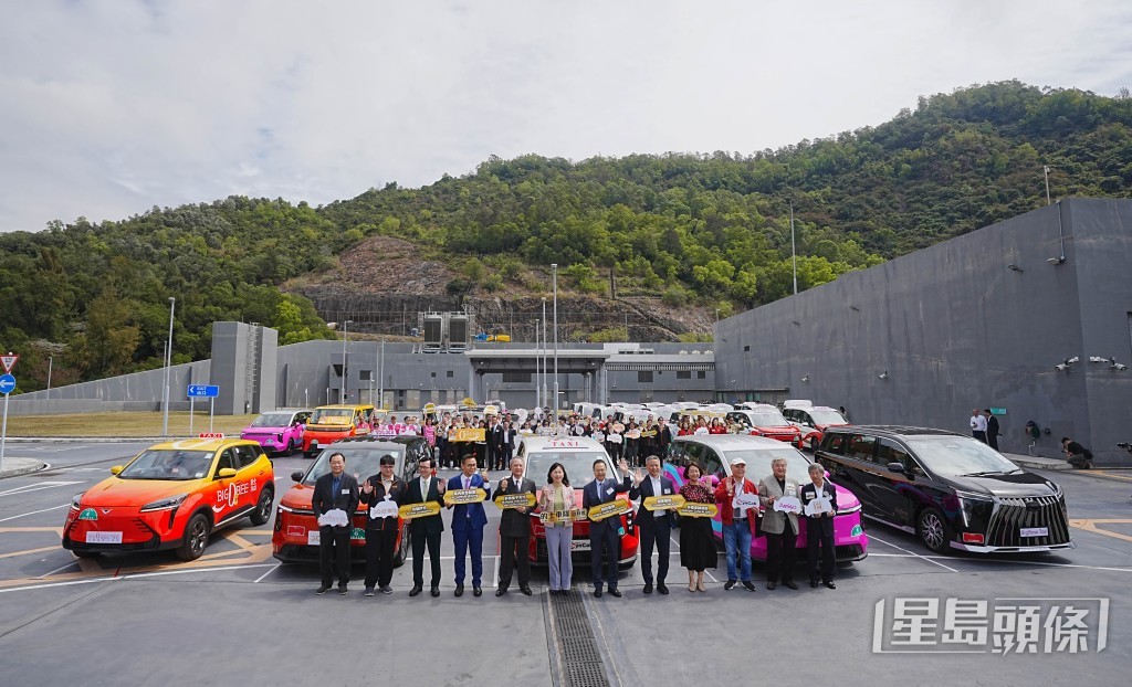 5間車隊將共提供逾3500輛的士,佔全港1.8萬輛近兩成。資料圖片 5間車隊將共提供逾3500輛的士,佔全港1.8萬輛近兩成。資料圖片