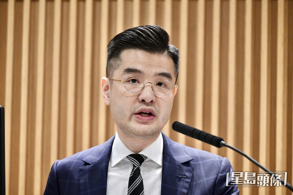 税務局局長陳施維指,將聘請45至58名合約員工,主要分為系統分析員及電腦程序員。 税務局局長陳施維指,將聘請45至58名合約員工,主要分為系統分析員及電腦程序員。