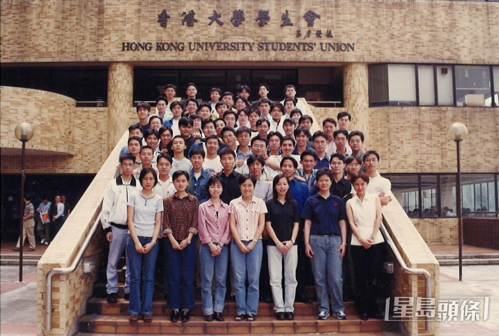 鄭振剛於1998年獲得香港大學計算機工程學士學位。 受訪者提供 鄭振剛於1998年獲得香港大學計算機工程學士學位。 受訪者提供