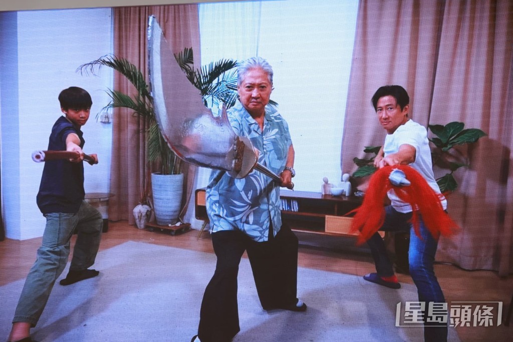 TJ第一次隨洪金寶學武。