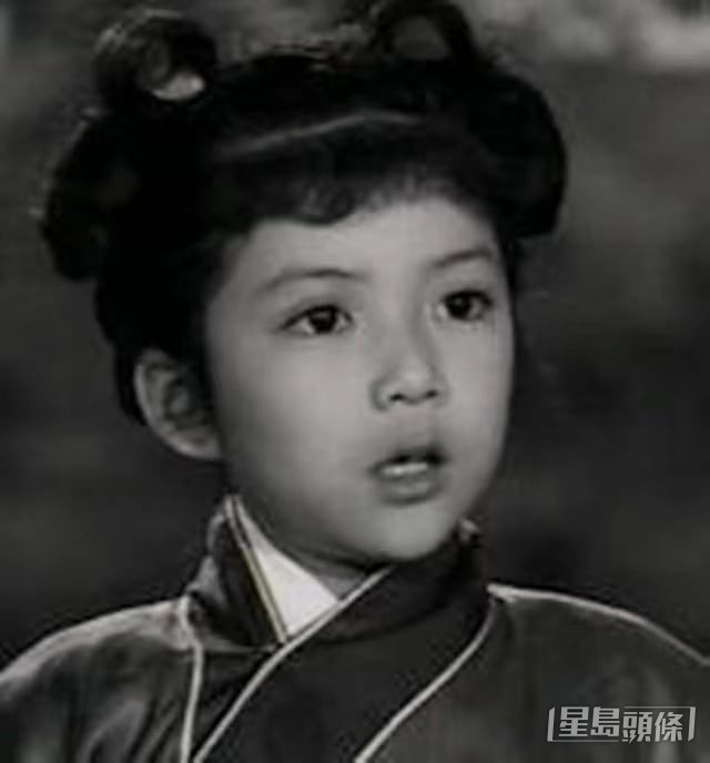 眼仔睩睩的馮寶寶相當可愛。 眼仔睩睩的馮寶寶相當可愛。