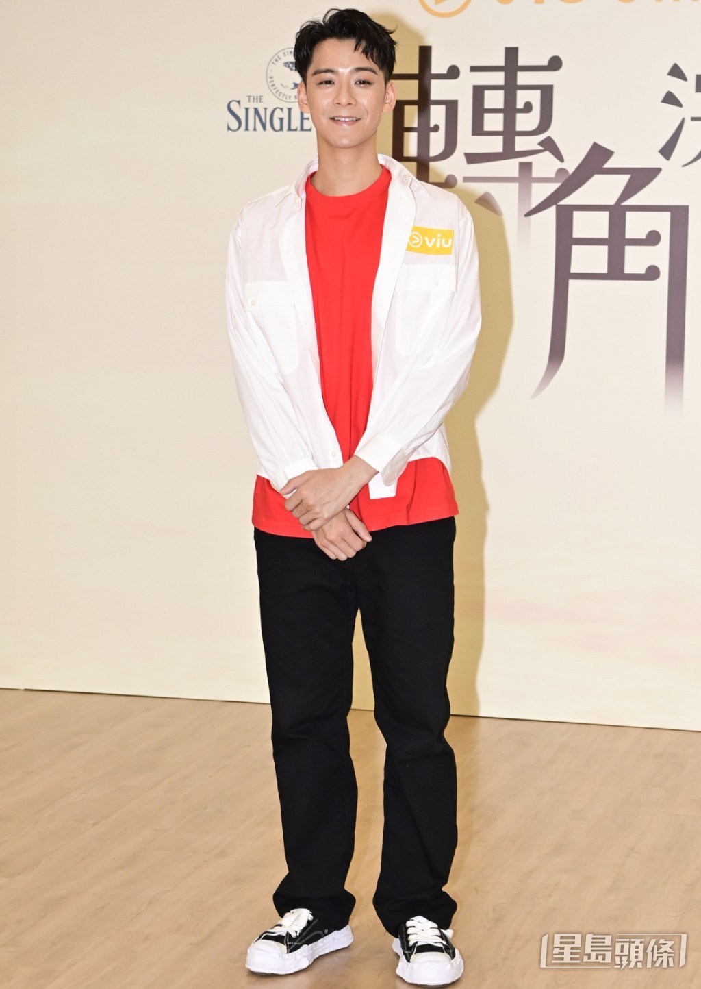 余德丞希望英格兰阵中的哈利卡尼捧杯。 余德丞希望英格兰阵中的哈利卡尼捧杯。