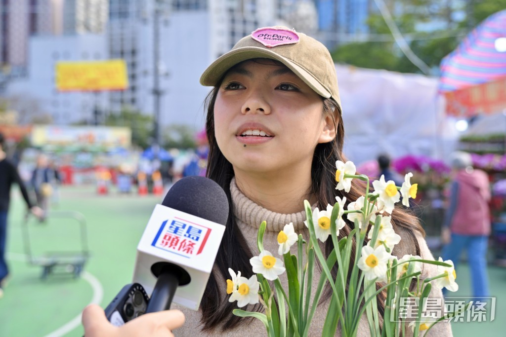 曾小姐花费100元购买一盆水仙。