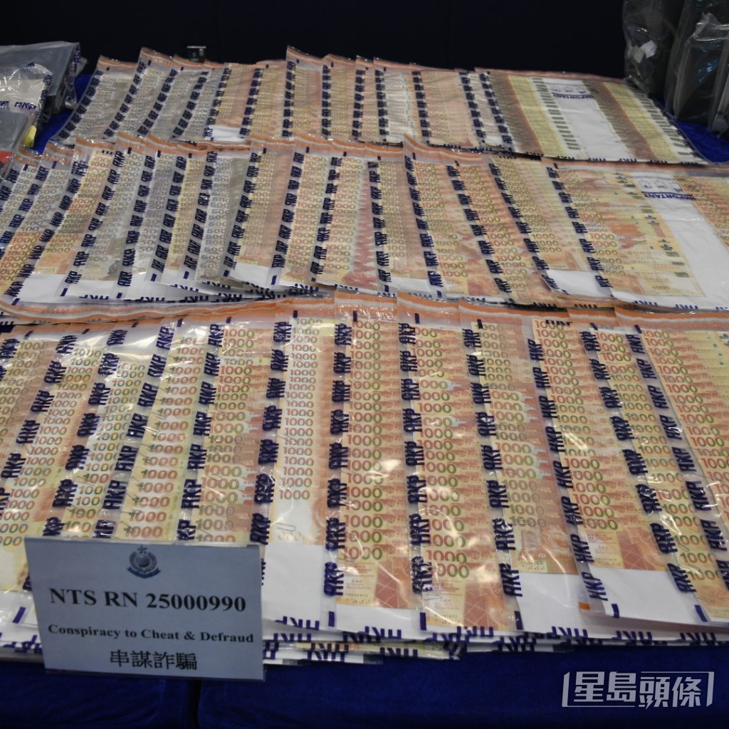 行動中檢獲170萬現金。楊偉亨攝 行動中檢獲170萬現金。楊偉亨攝