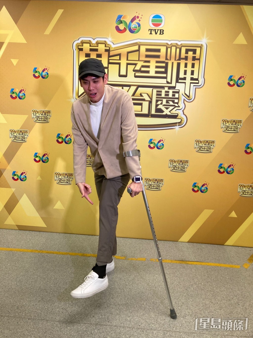 表現得相當尷尬。 表現得相當尷尬。