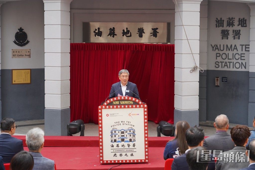 政務司副司長卓永興。